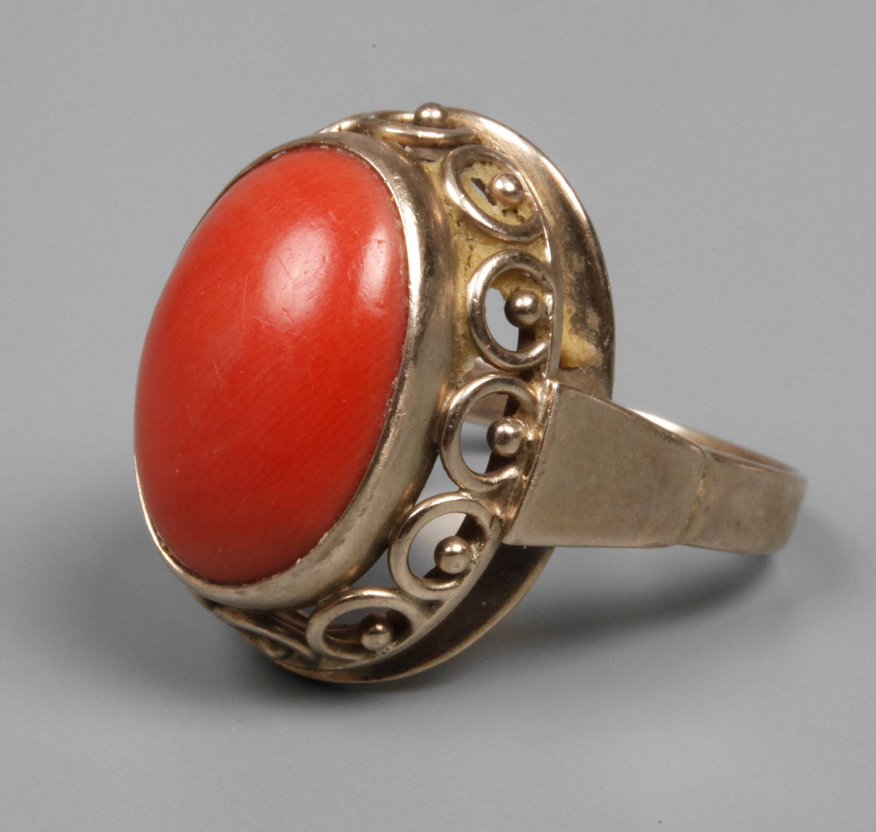 Damenring mit Koralle