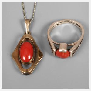 Zwei Teile Korallenschmuck