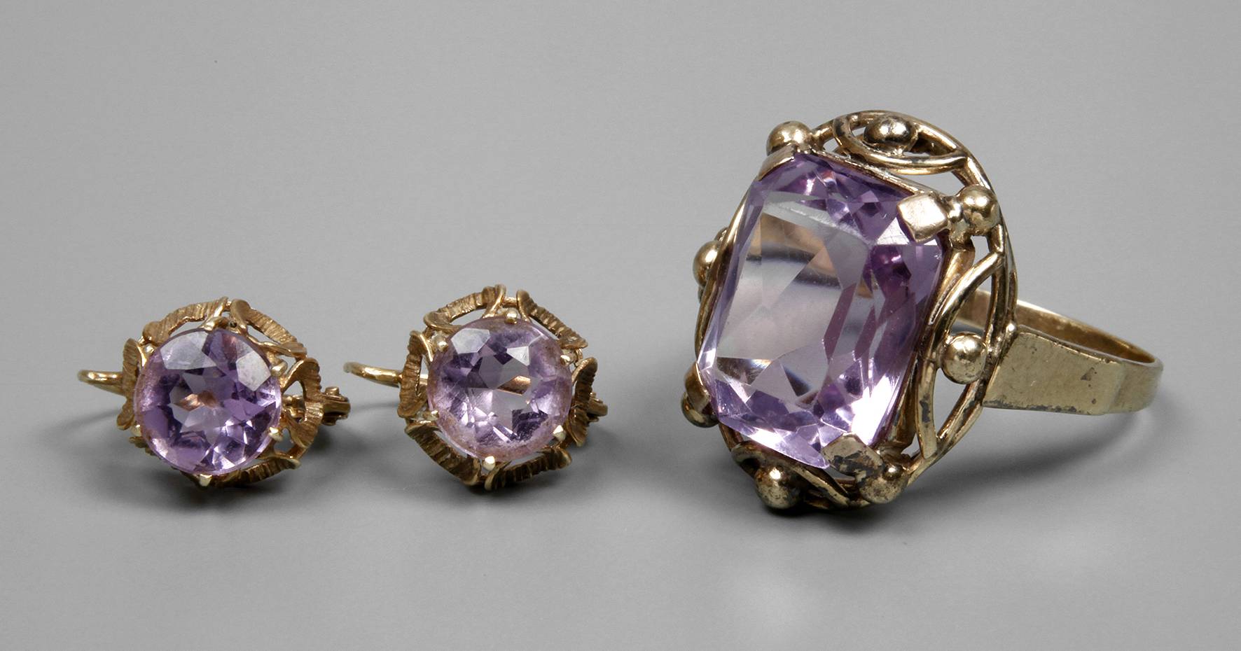 Ring und Ohrringe mit Amethysten