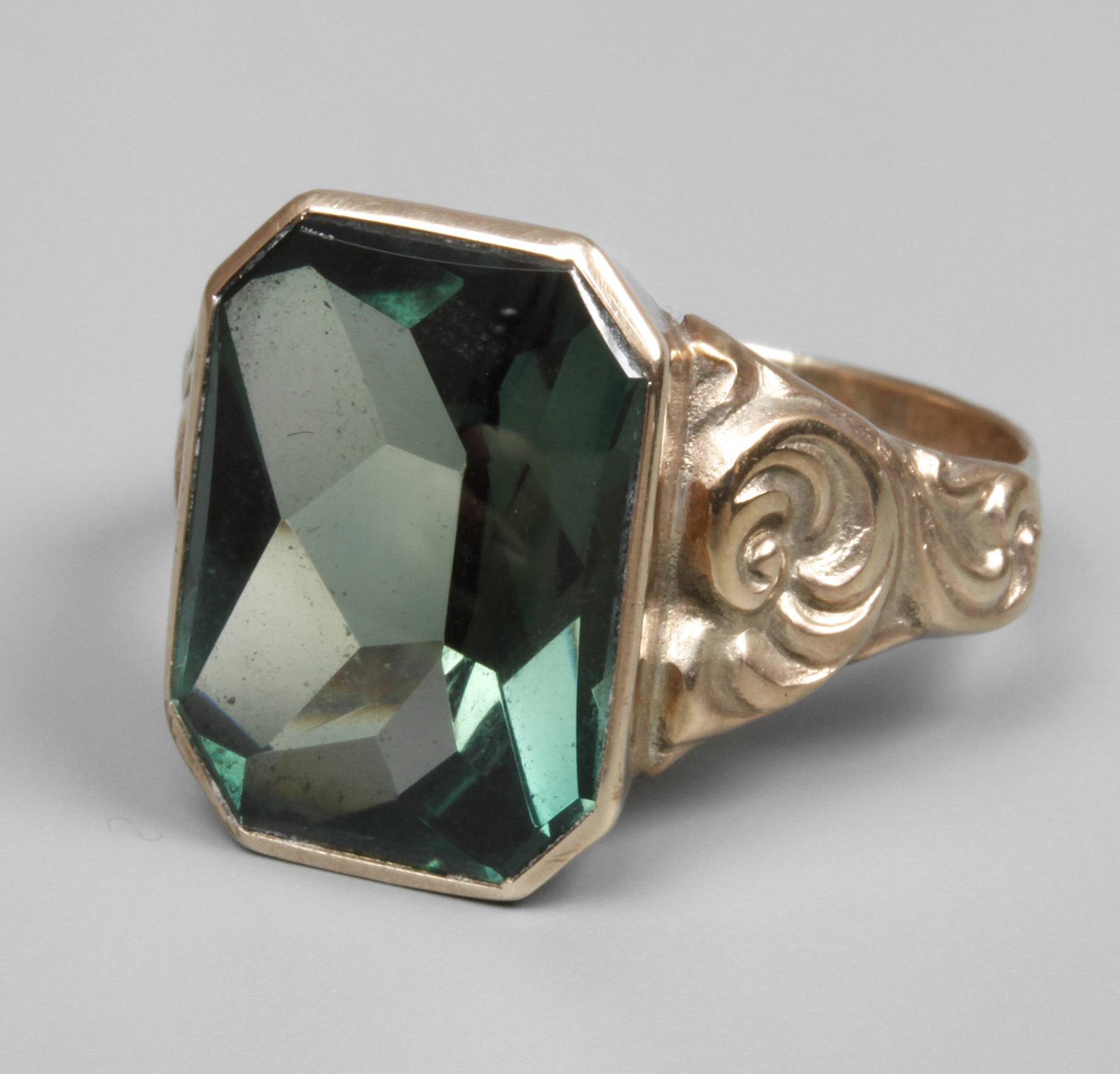 Herrenring mit Steinbesatz