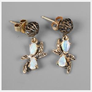 Paar Ohrringe mit Edelopalen