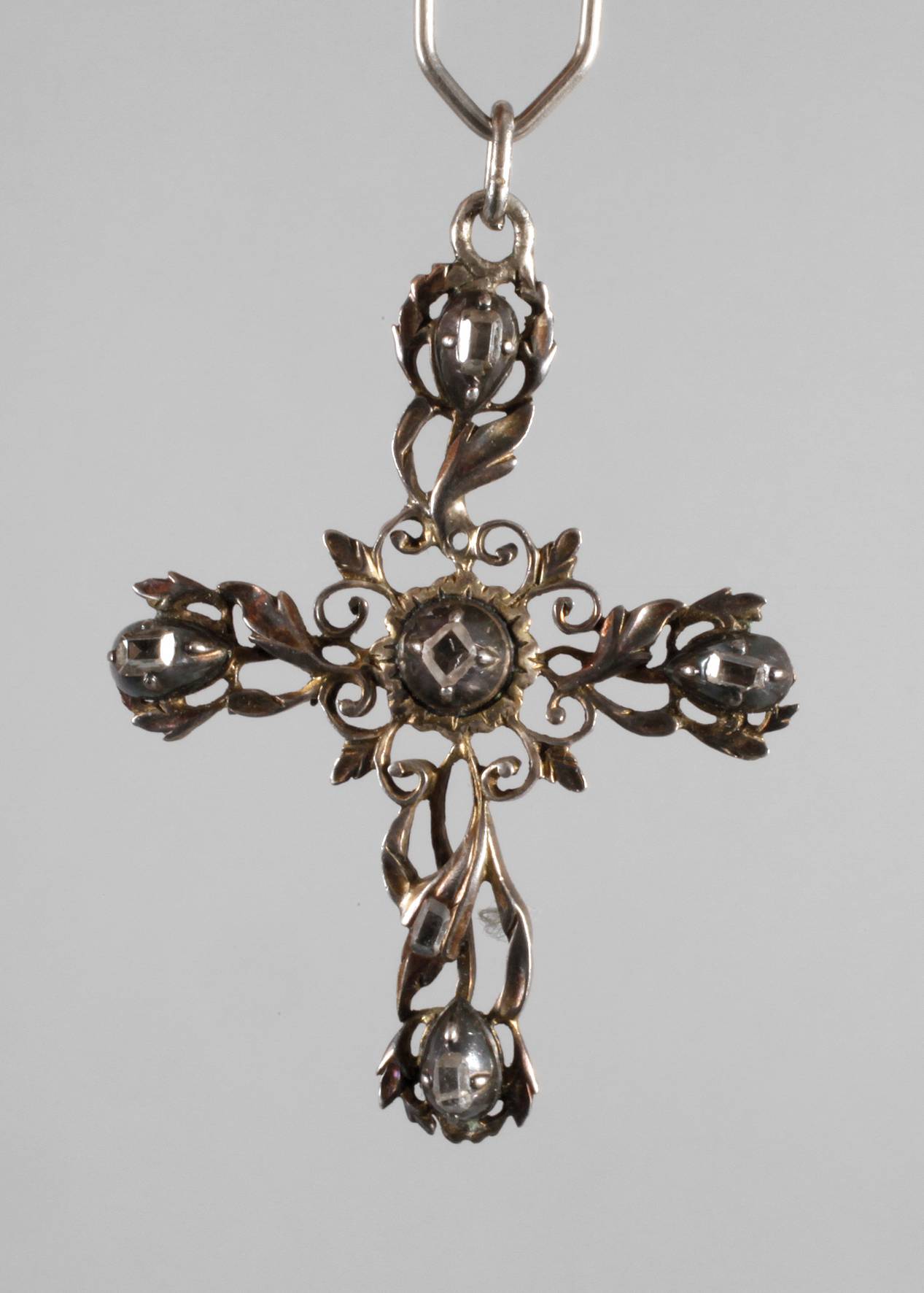 Kreuz mit Diamantbesatz