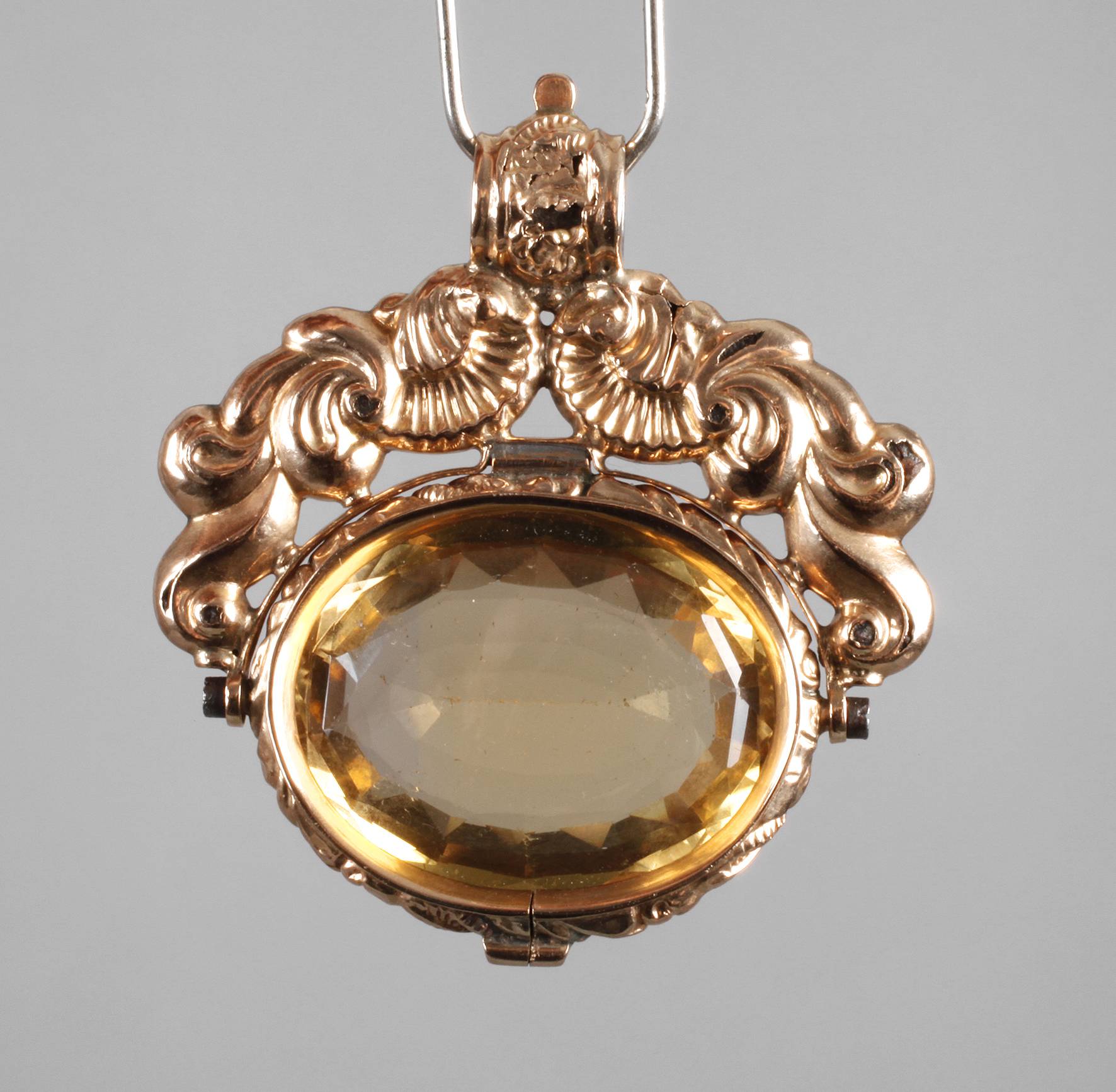 Prachtvoller Anhänger mit facettiertem Citrin