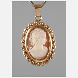 Anhänger mit Muschelcamée