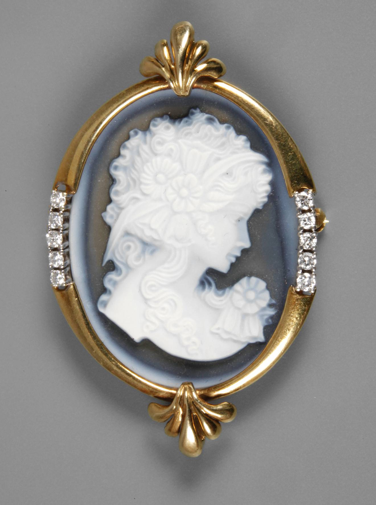 Feiner Anhänger mit Achatcamée