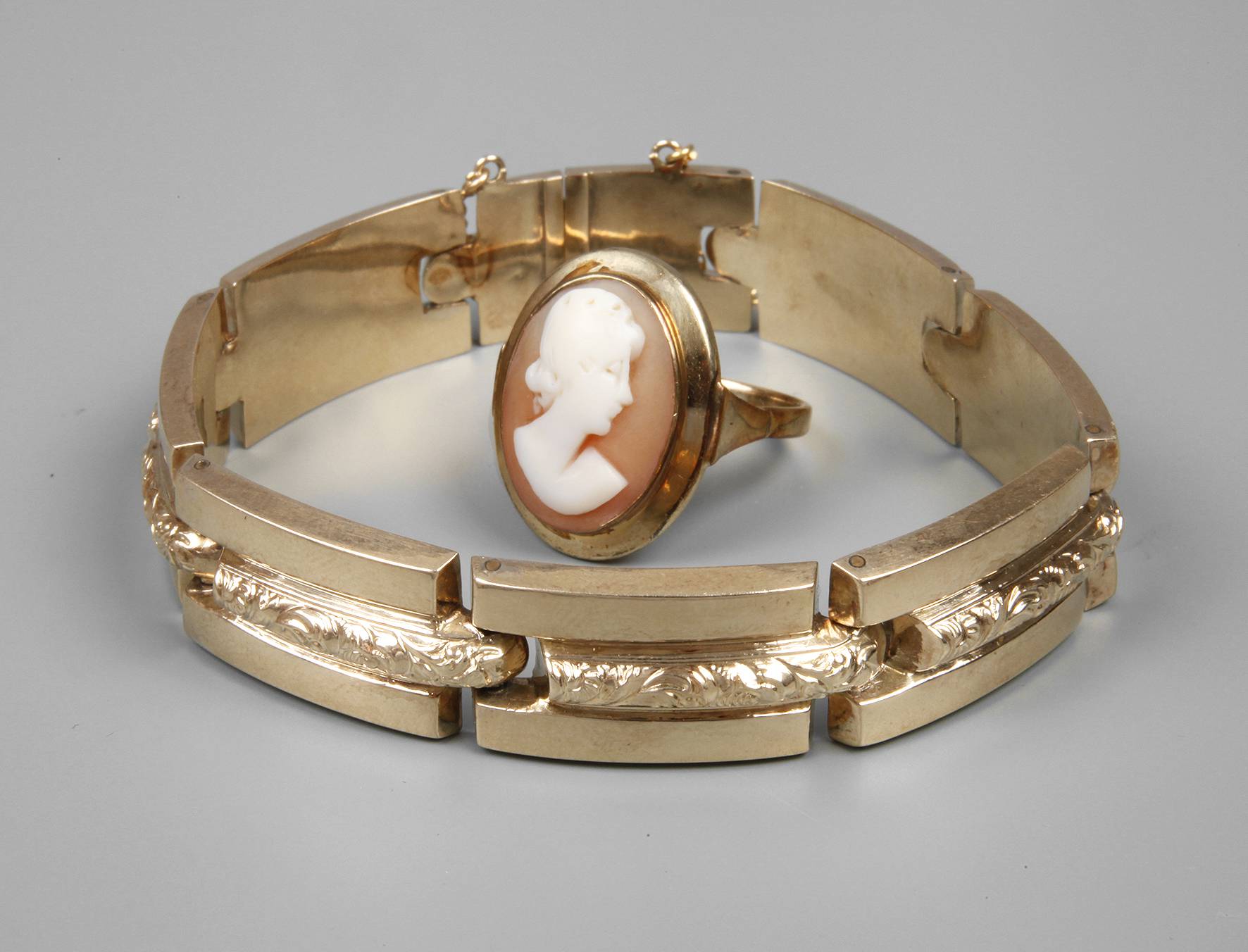 Damenring und Armband