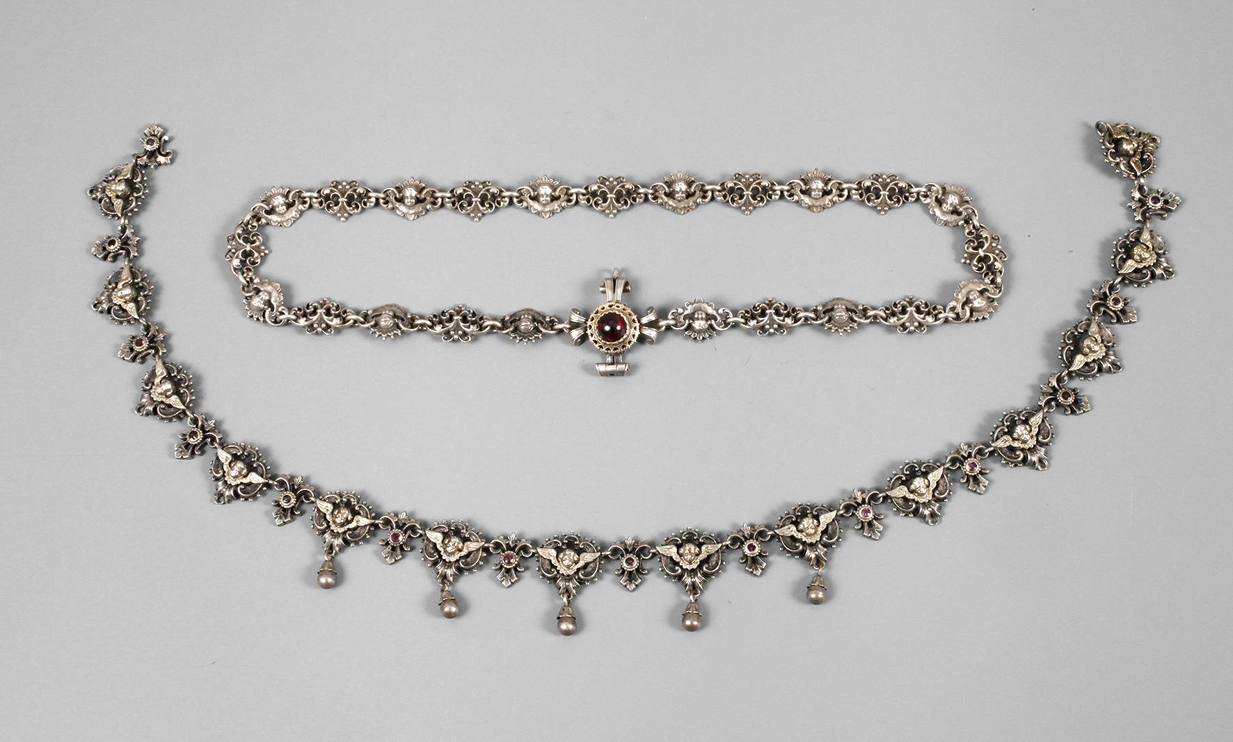 Zwei Historismus-Colliers