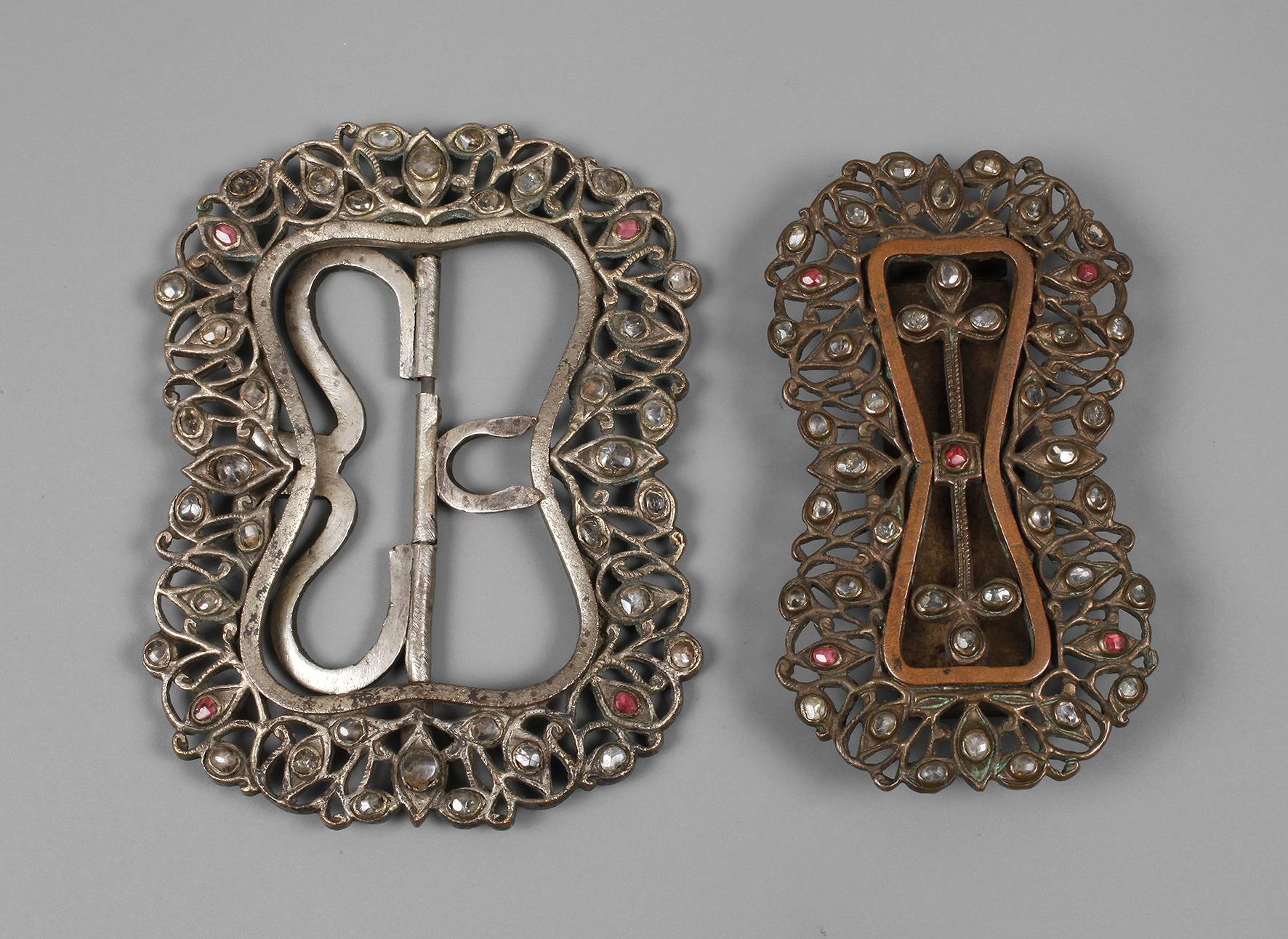 Paar Gürtelschließen