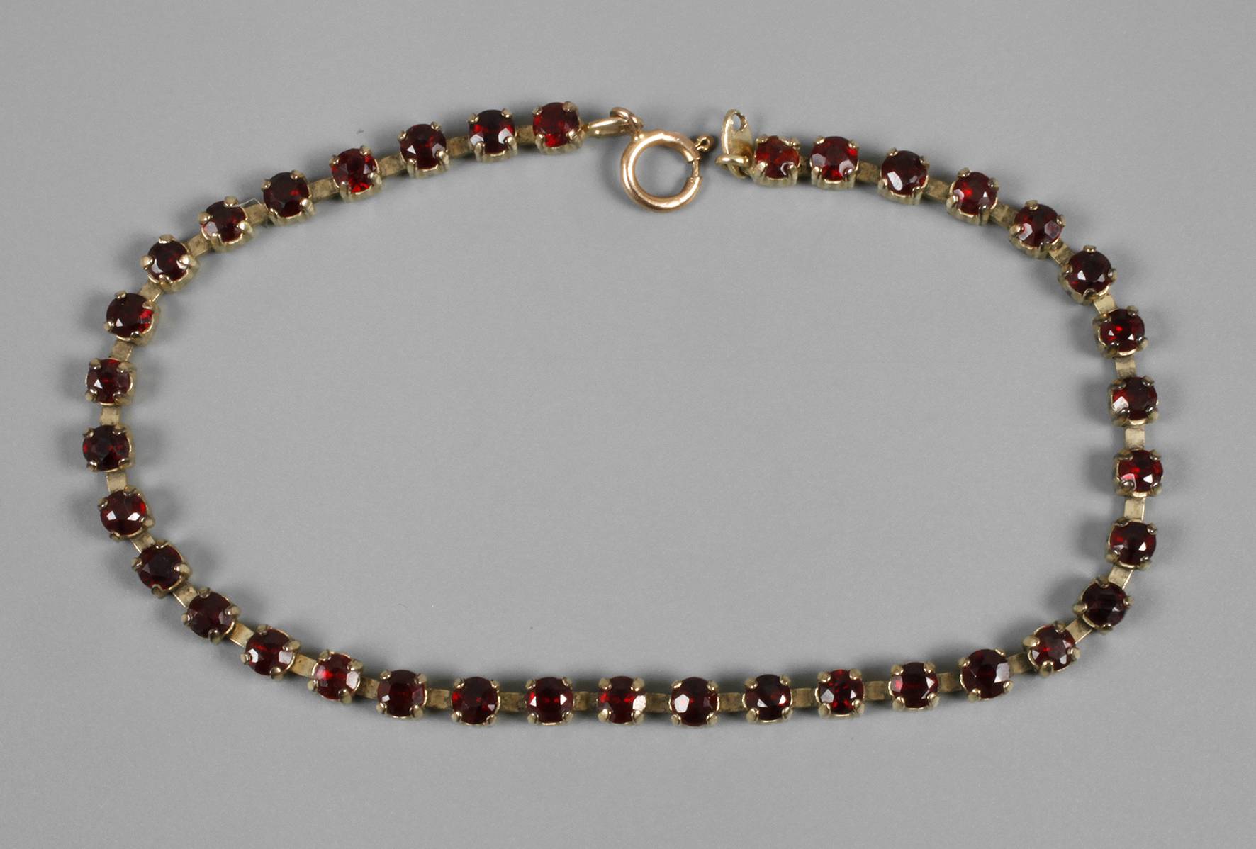 Armband mit Granaten