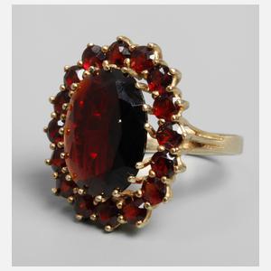 Damenring mit Granatbesatz