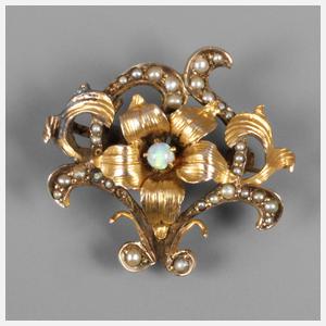 Feine Blütenbrosche