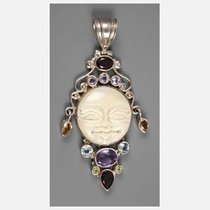 Großer Anhänger mit Steinbesatz