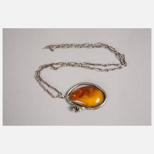 Großer Bernsteinanhänger an Kette