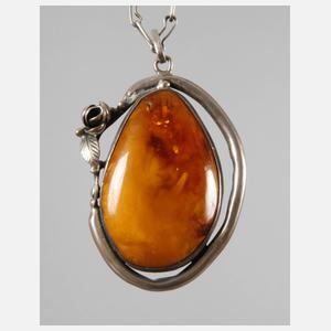 Großer Bernsteinanhänger an Kette