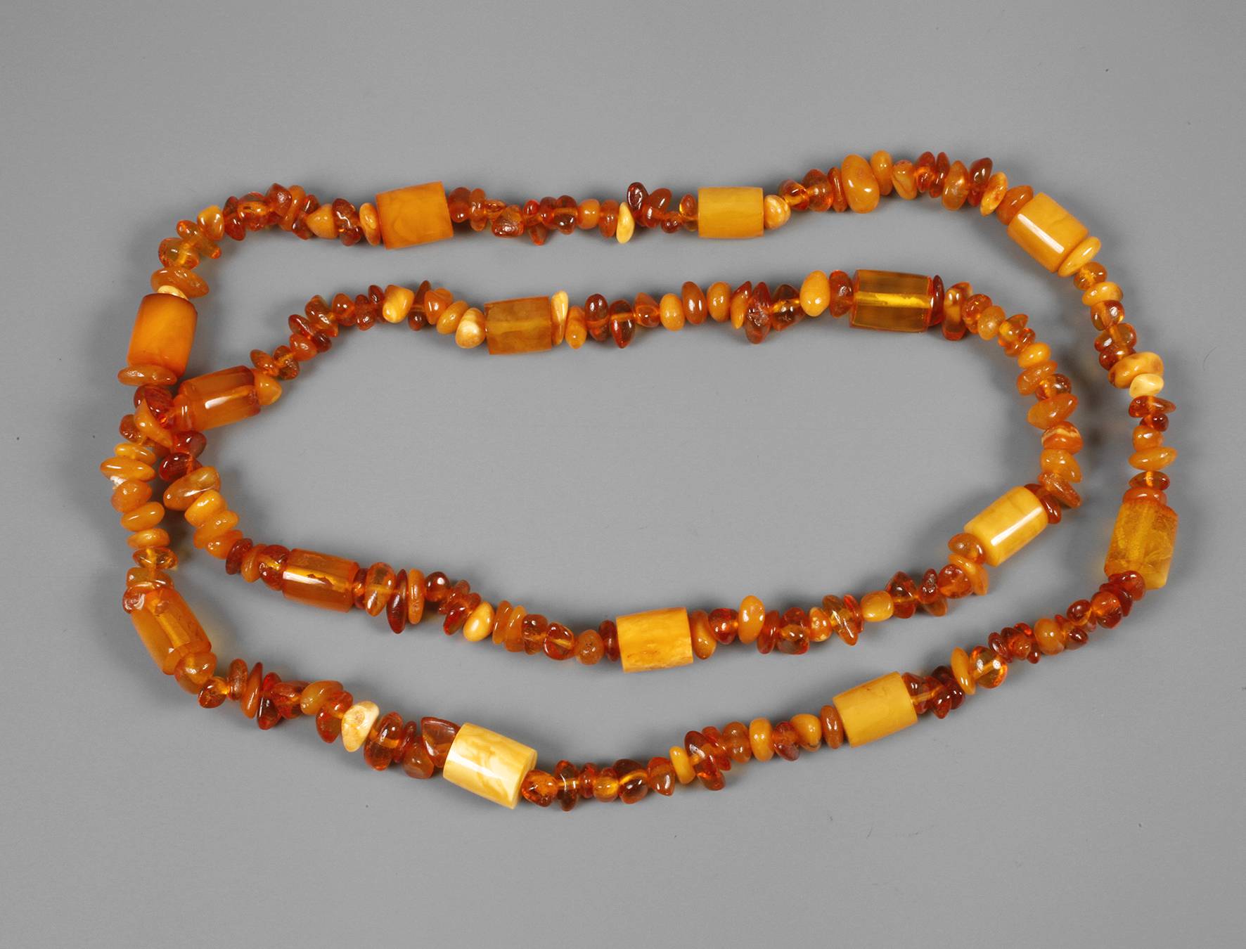 Lange Bernsteinkette