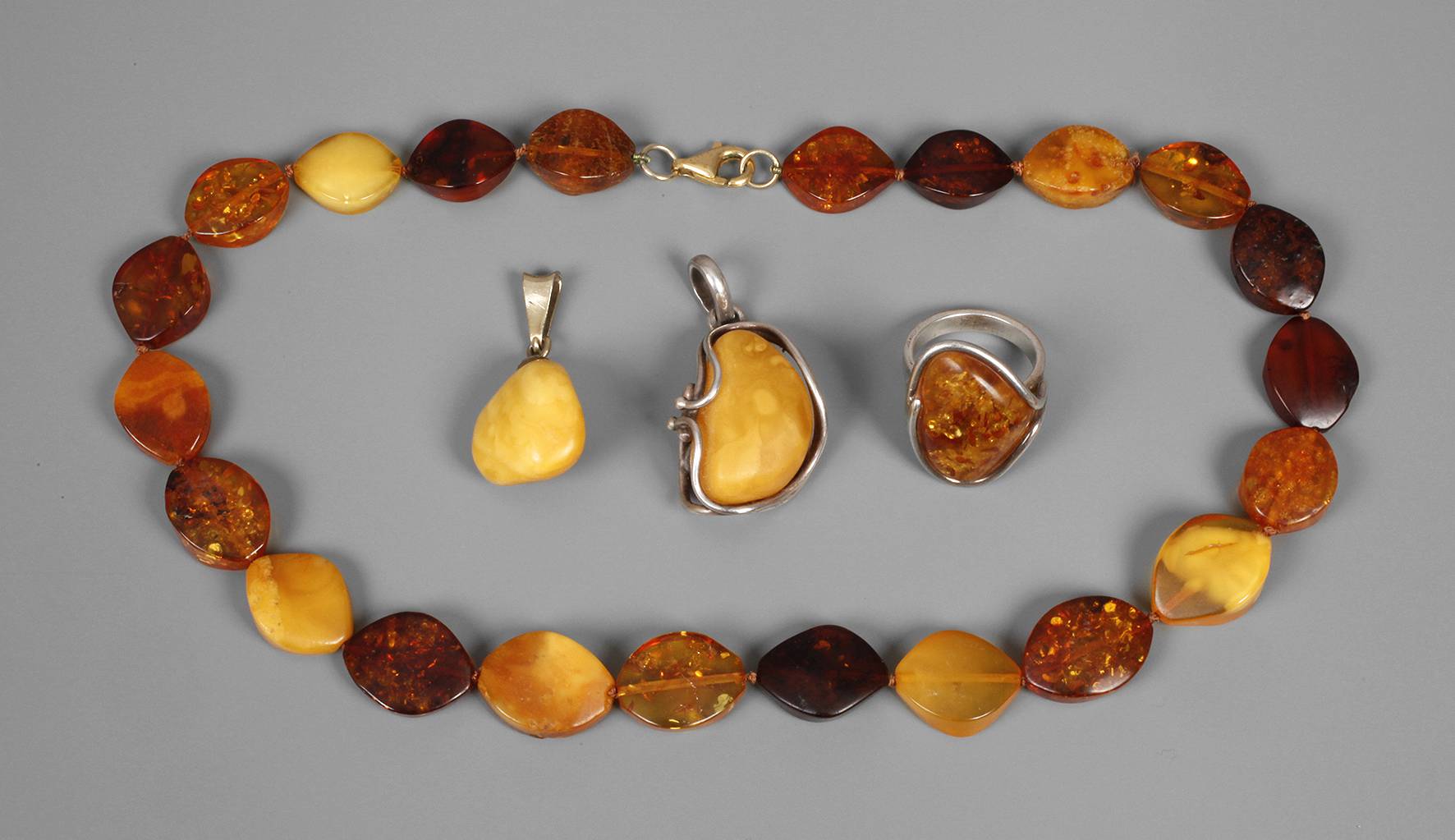 Konvolut Bernsteinschmuck