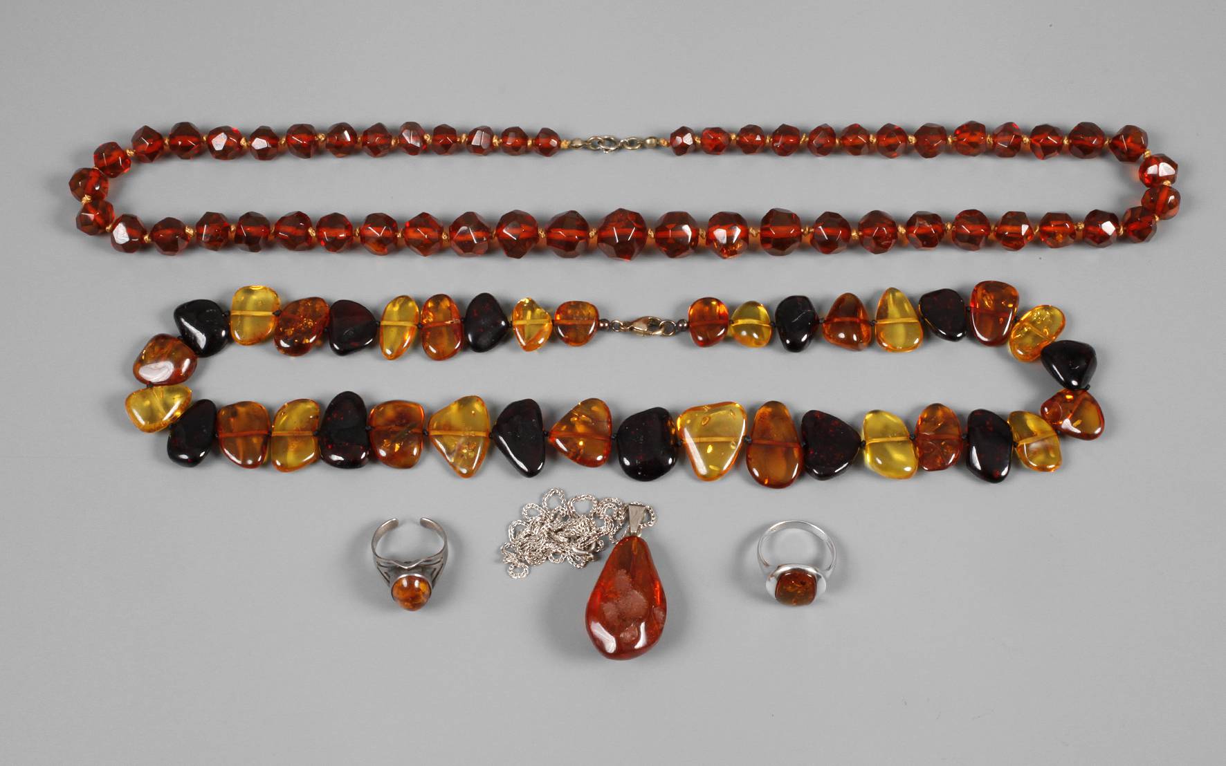 Konvolut Bernsteinschmuck