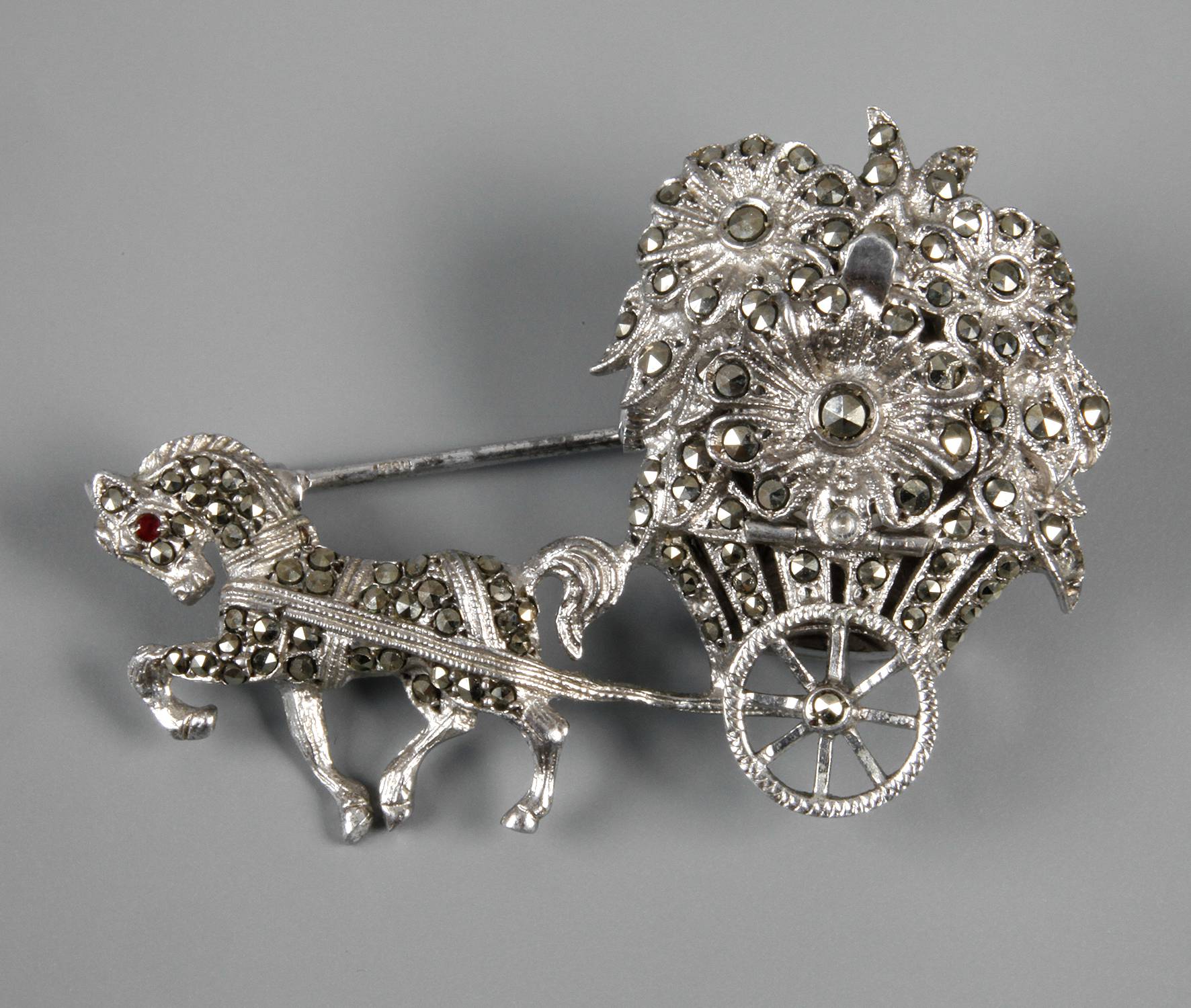 Uhrenbrosche mit Markasiten