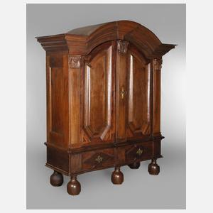 Barocker Hallenschrank