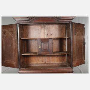 Barocker Stollenschrank