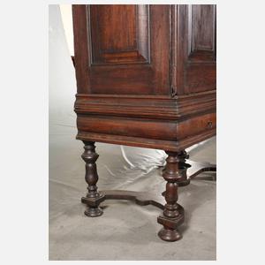 Barocker Stollenschrank