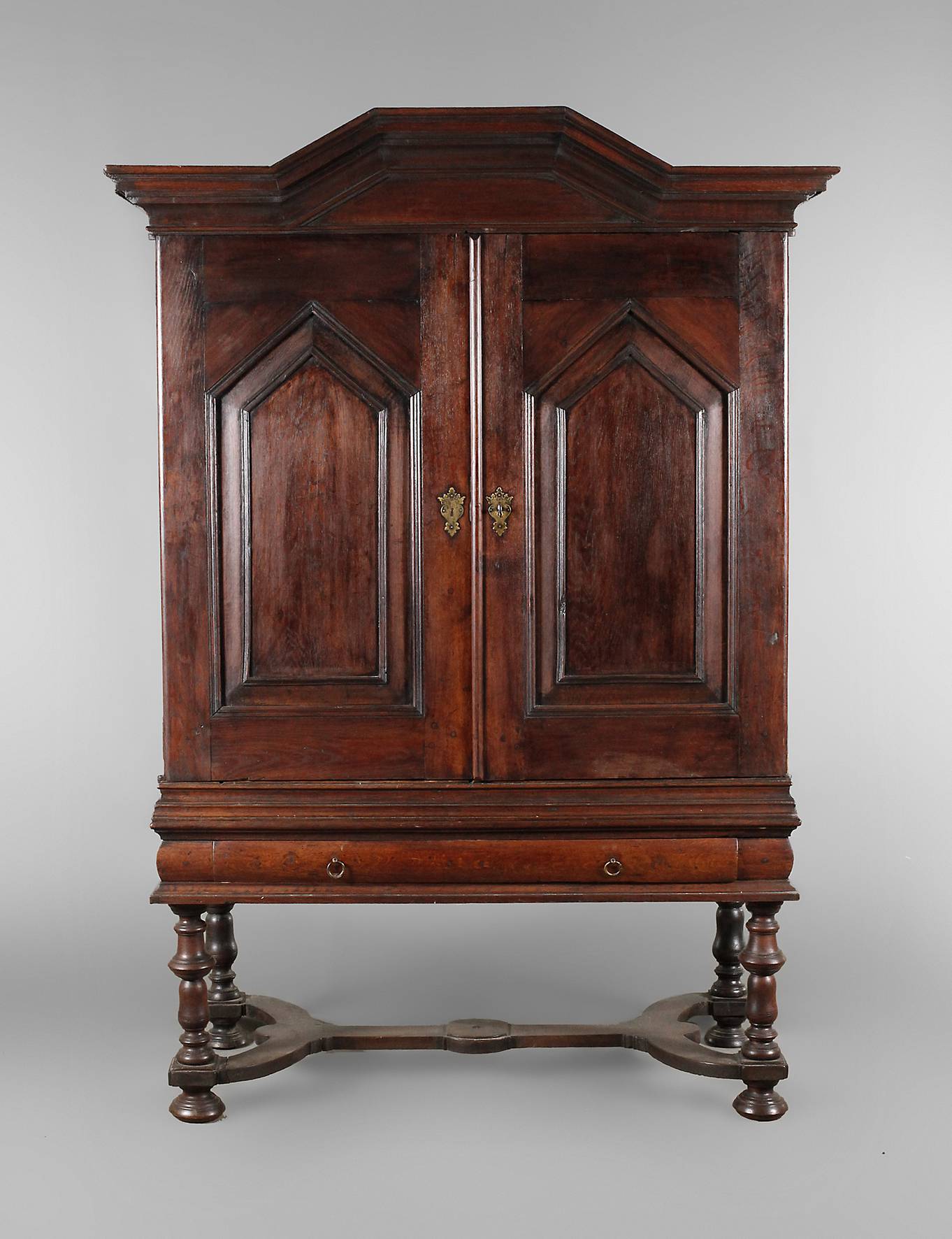 Barocker Stollenschrank