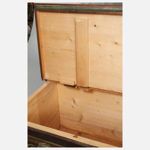 Große Flachdeckeltruhe