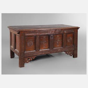 Klassizistische Truhe