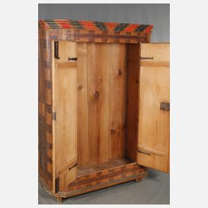 Bemalter Bauernschrank