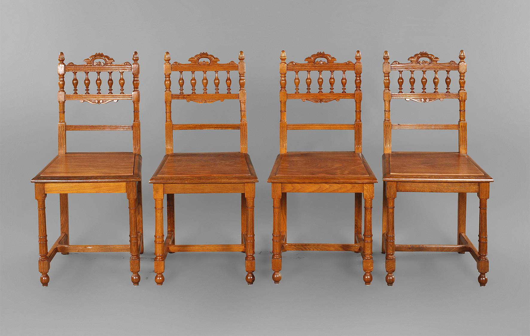 Vier Stühle Gründerzeit