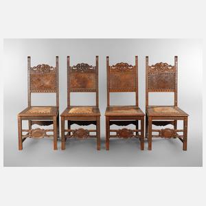 Vier Stühle im Neorenaissancestil