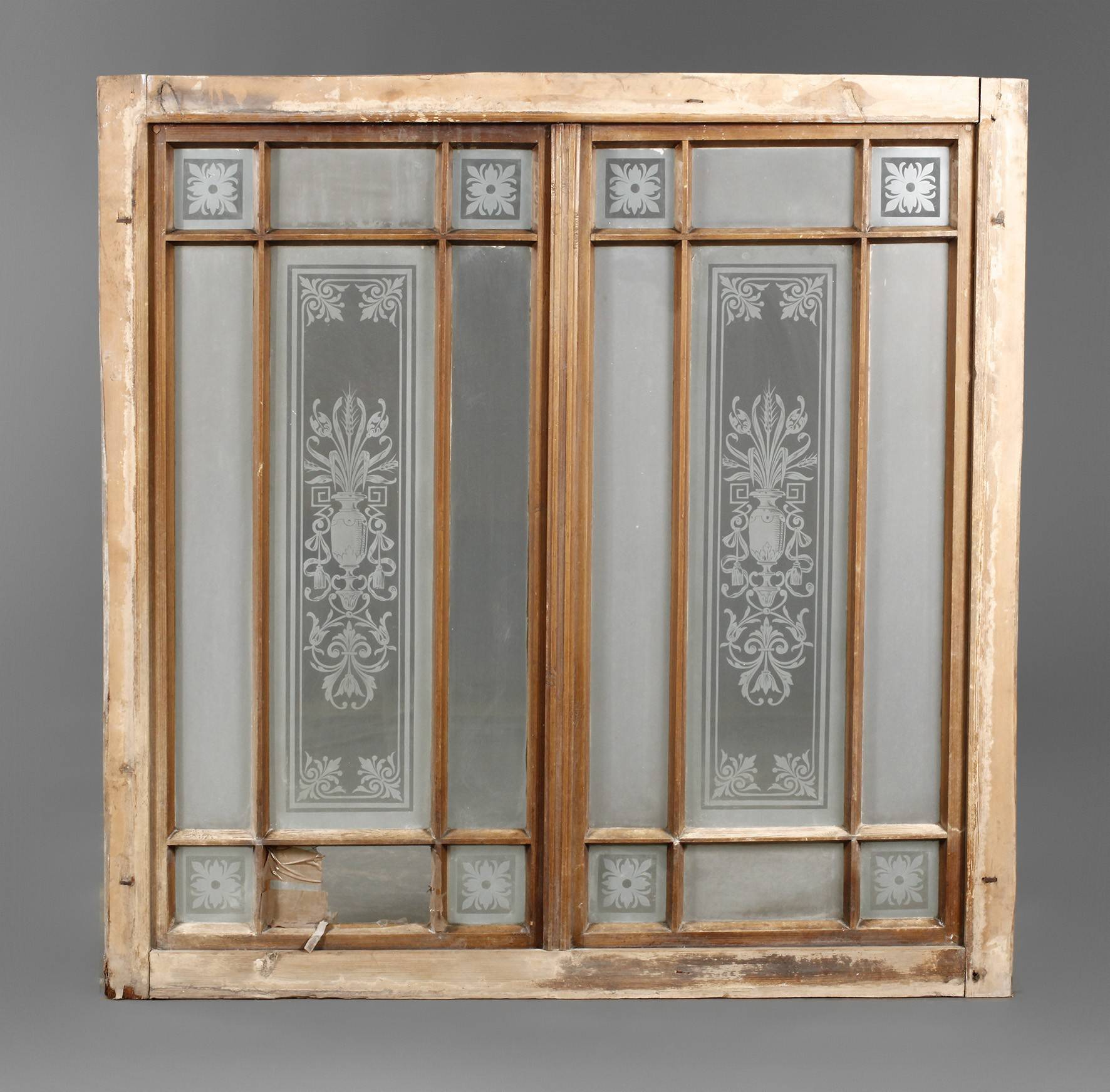 Fenster mit Ätzglasscheiben