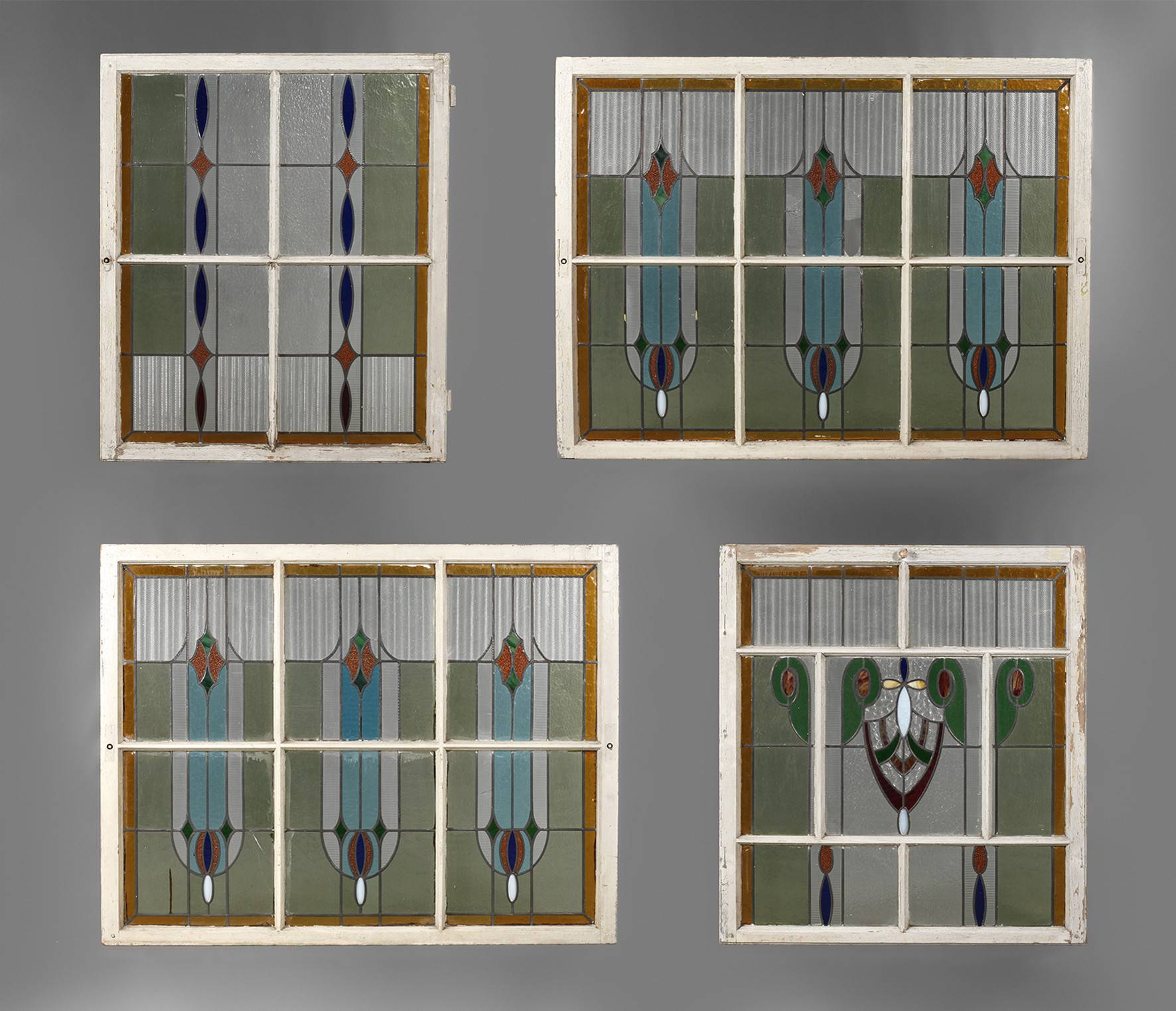 Vier Bleiglasfenster