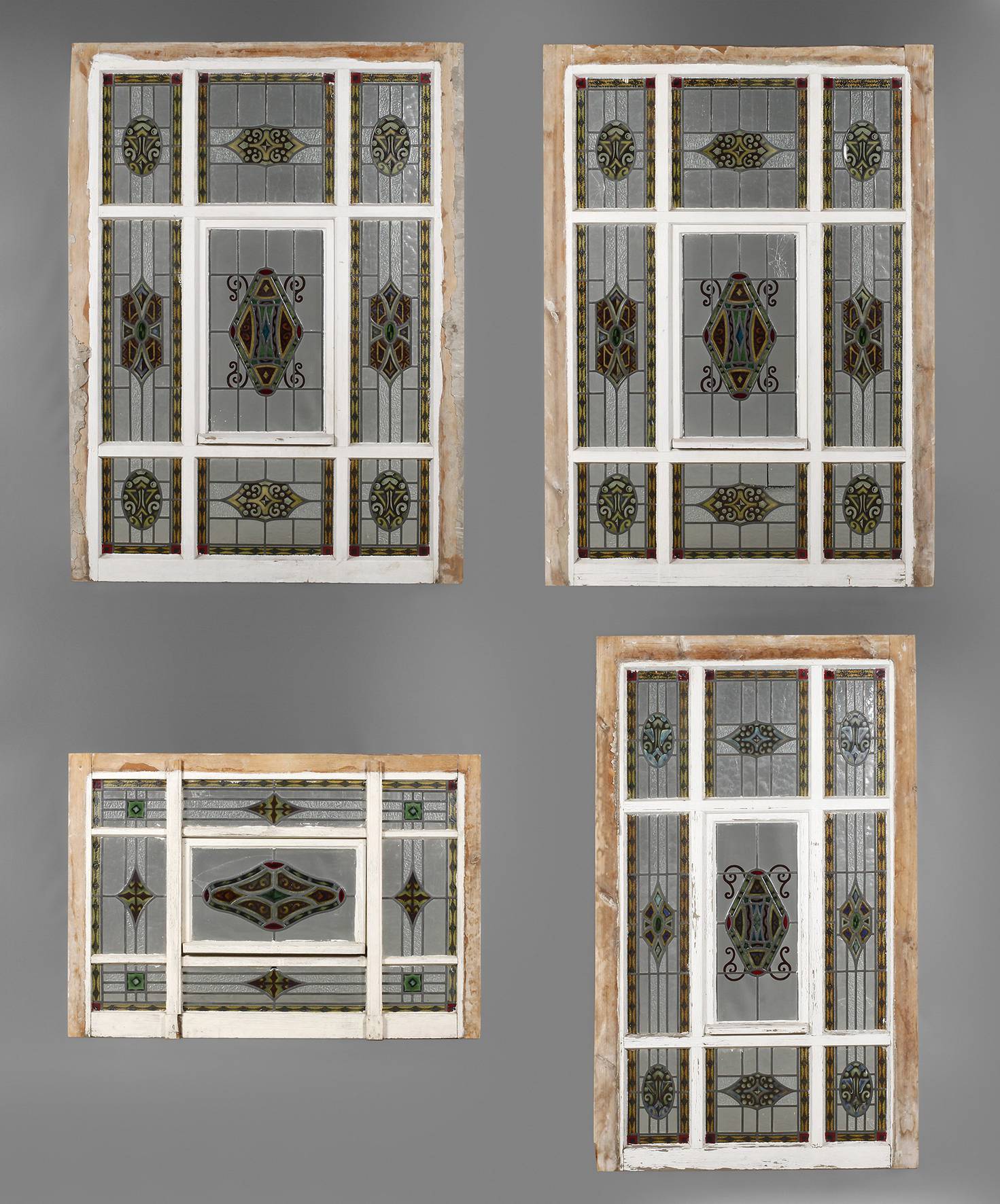 Vier Bleiglasfenster
