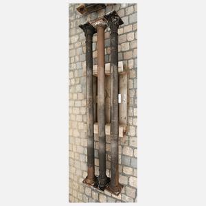 Drei Säulen Gusseisen