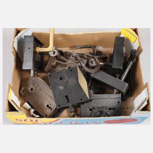 Posten Schlösser und Beschläge