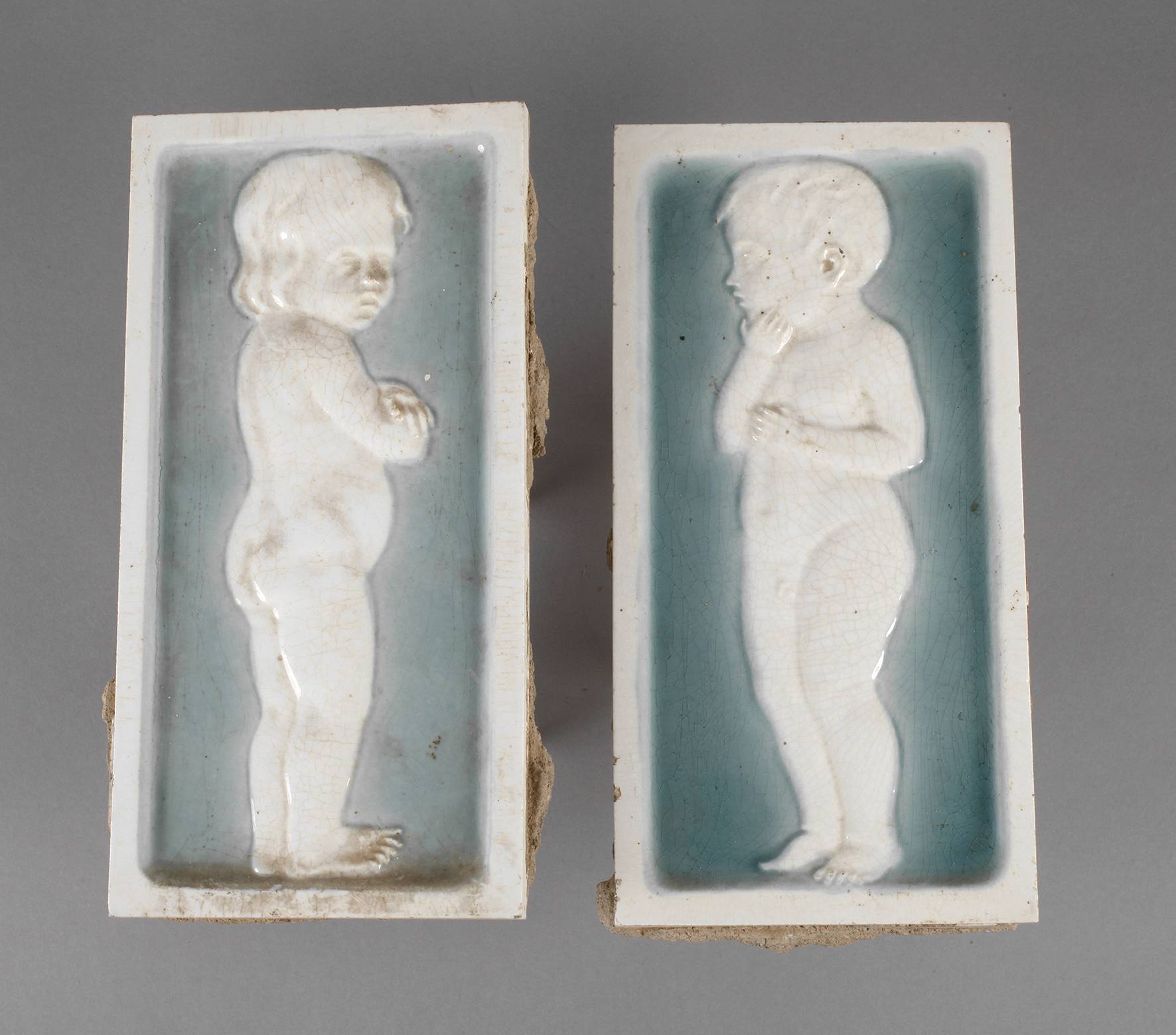 Zwei figürliche Ofenkacheln Meissen Teichert