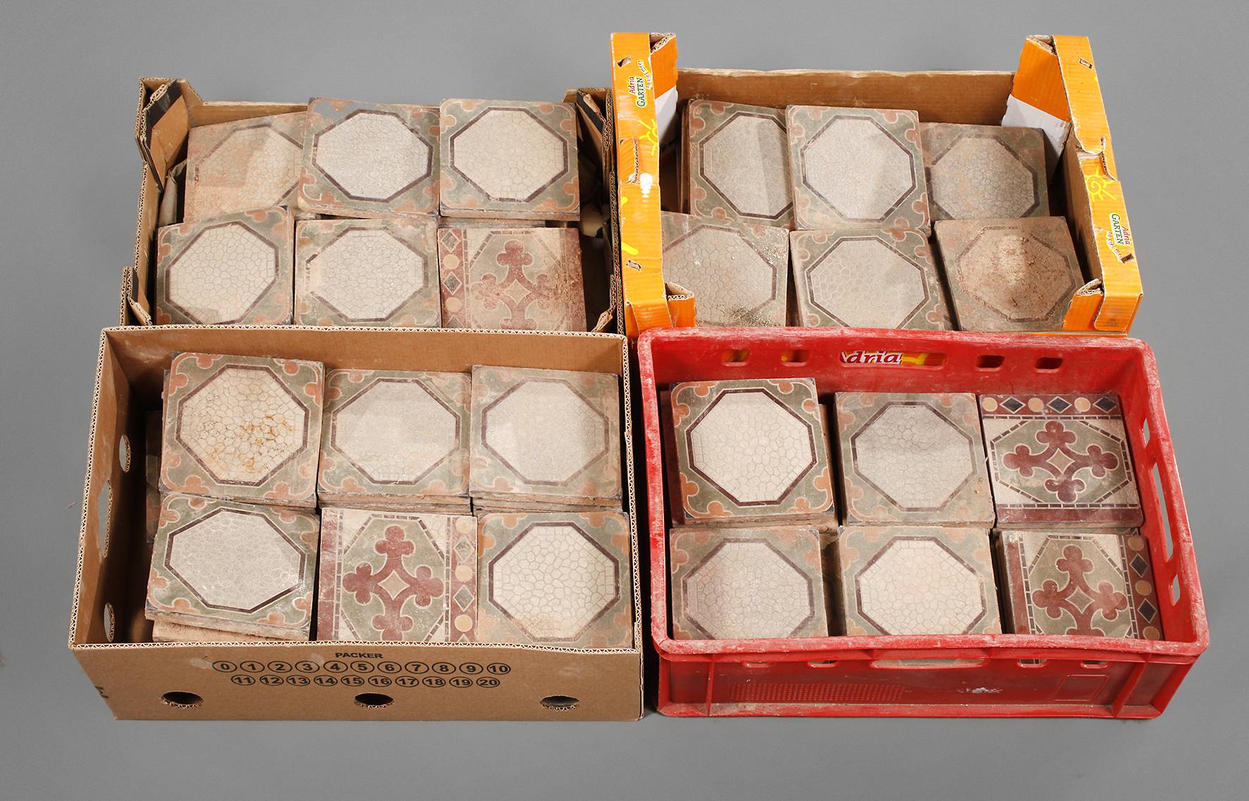 Posten historische Bodenfliesen