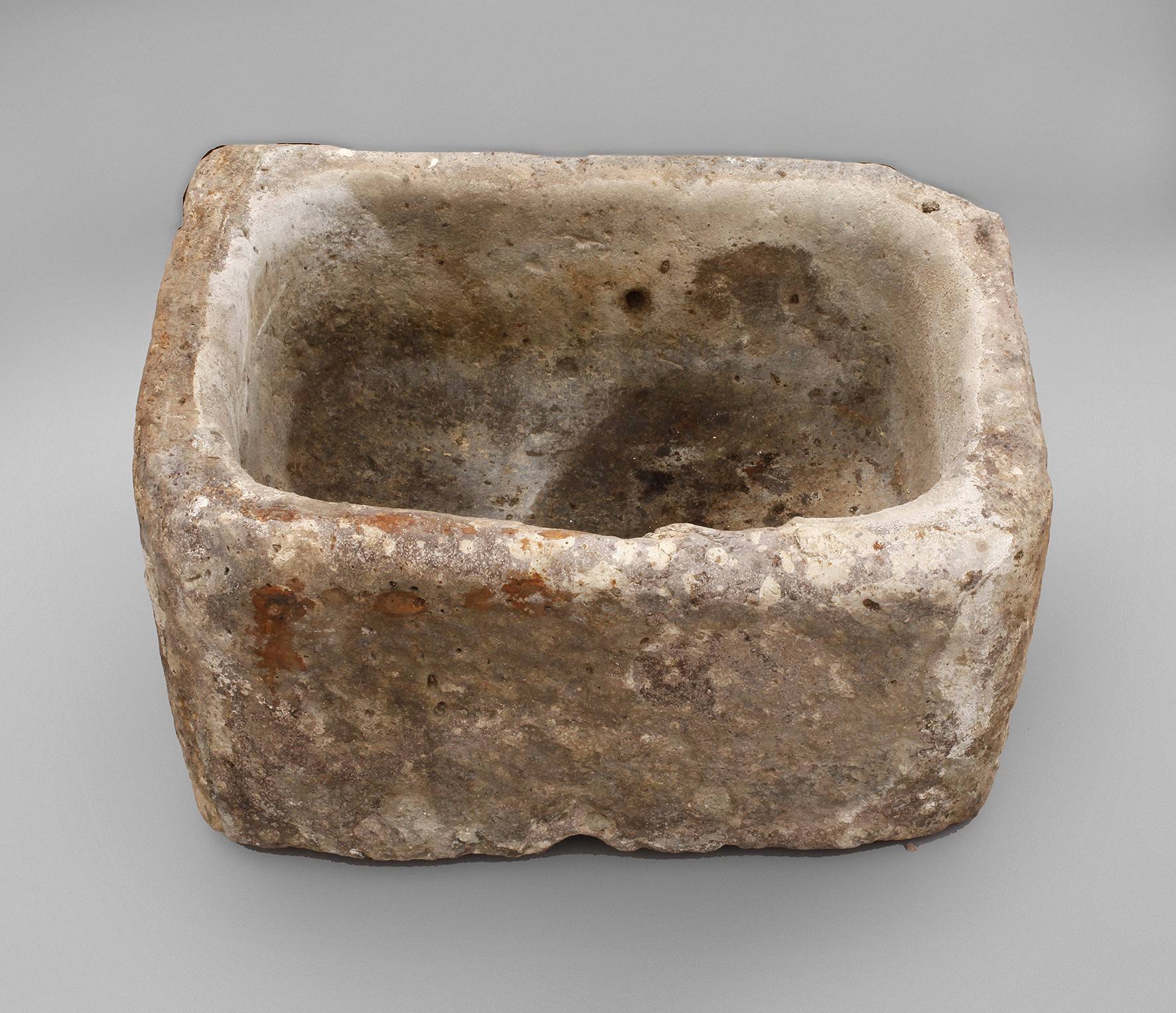 Trog aus Rochlitzer Porphyr