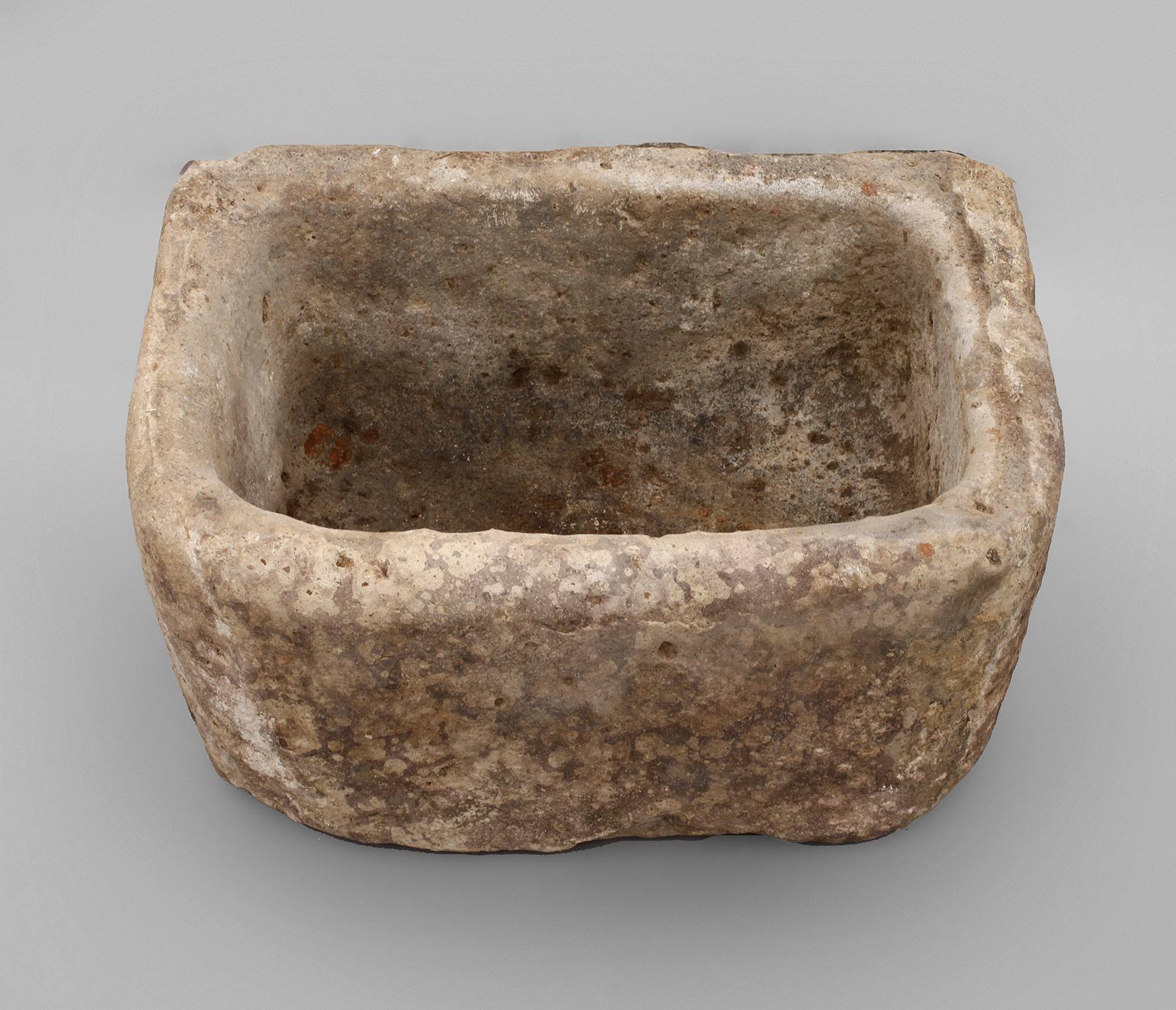 Trog aus Rochlitzer Porphyr