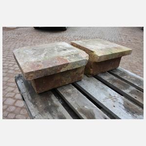 Paar Säulenabschlüsse