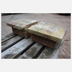 Paar Säulenabschlüsse