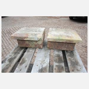 Paar Säulenabschlüsse