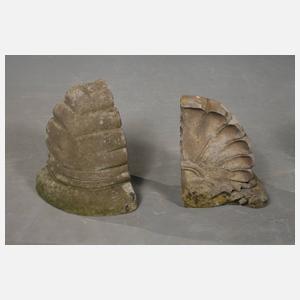 Drei Kapitelle Sandstein