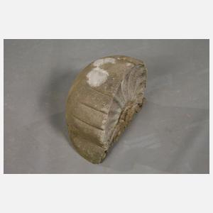 Drei Kapitelle Sandstein