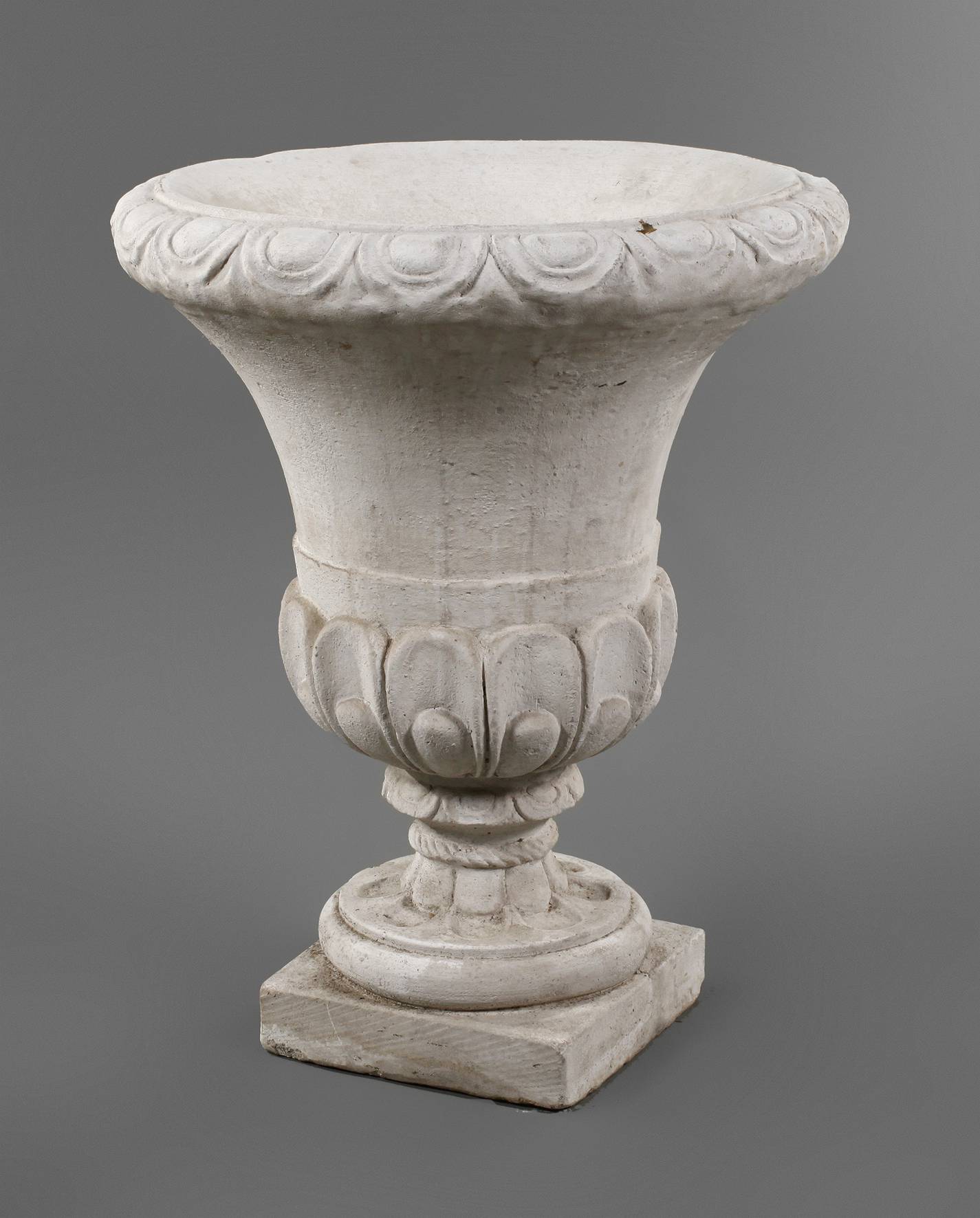 Antikisierende Pflanzvase