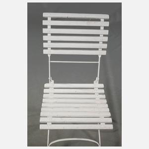 Gartentisch und Stuhl