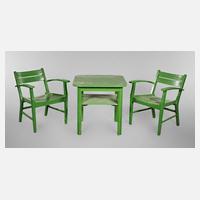 Zwei Gartenstühle und Tisch111