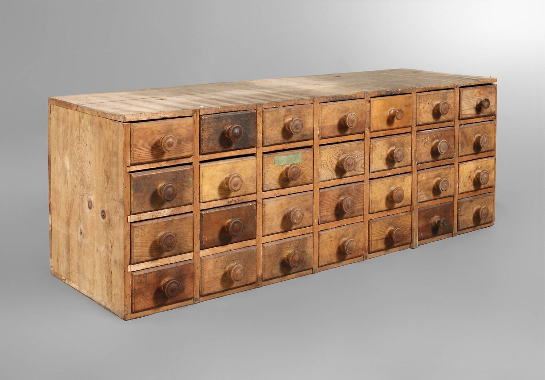 Alter Werkzeugschrank