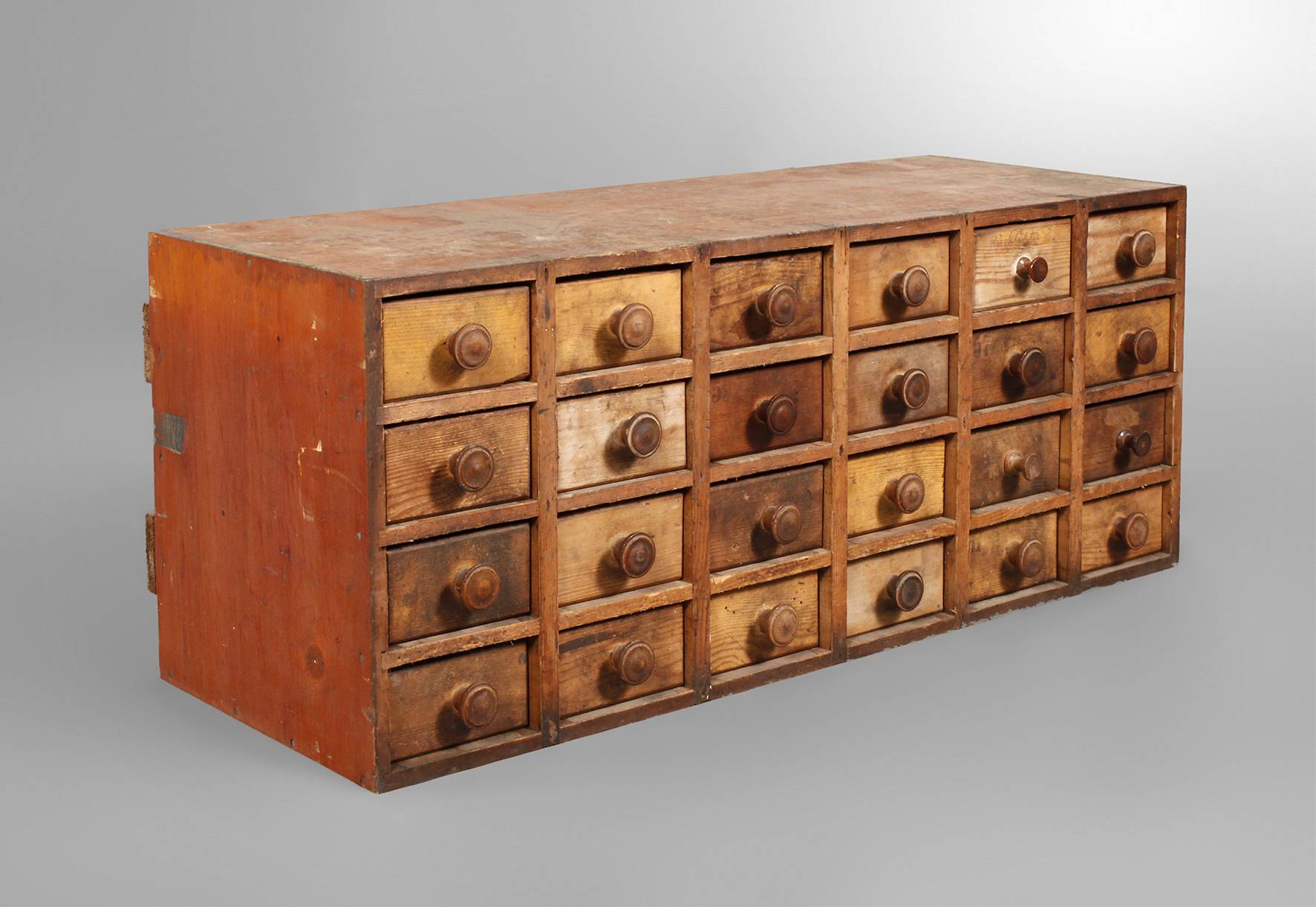 Alter Werkzeugschrank